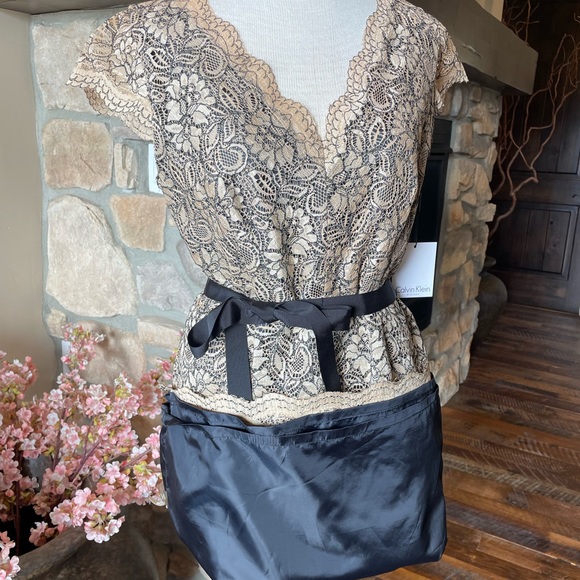 COPY - NEW with tags. Calvin Klein lace dress with black lining, back slit. Siz… - Picture 7 of 8